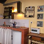 Apartment Mit Privatem Balkon Und Meerblick Im Rustikalen Stil