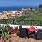 Apartment Mit Privatem Balkon Und Meerblick Im Rustikalen Stil